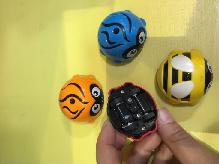 Pull Back Bug Car With Spinning Top Capsule Toy Vending Machine 7