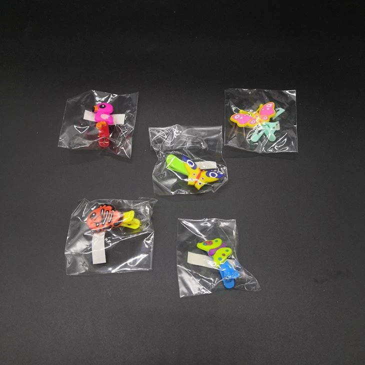 Clip hình động vật bằng nhựa